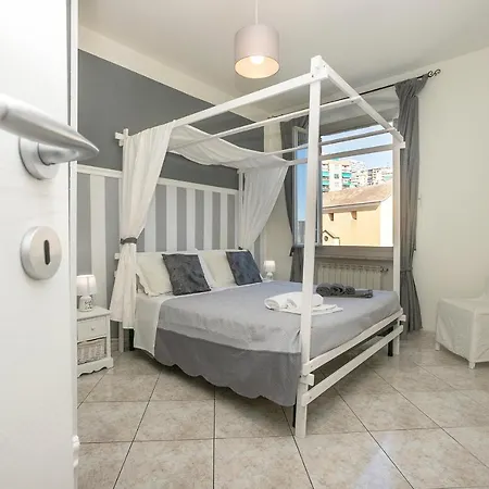 Homes In - Young Apartment