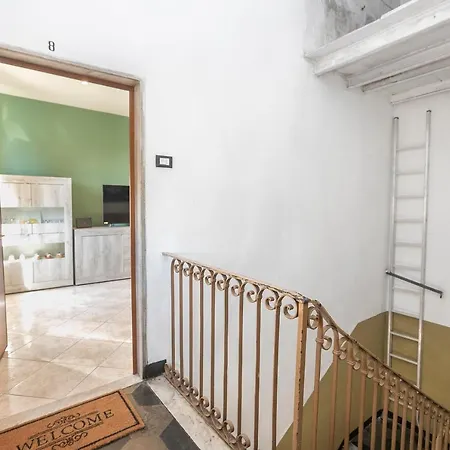 Homes In - Young Genoa
