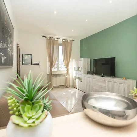 Homes In - Young Apartment Genoa