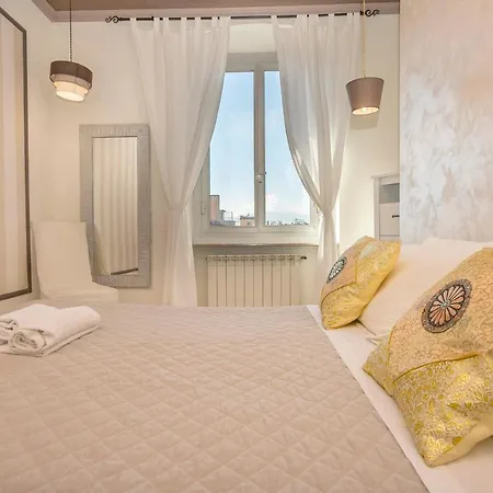 Homes In - Young * Genua